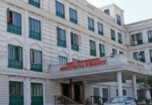 विशिष्ट पदाधिकारी तथा कर्मचारीको इन्धन सुविधामा कटौती