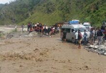 बीपी राजमार्गको डाइभर्सन बग्यो, यातायात पूर्ण अवरुद्ध